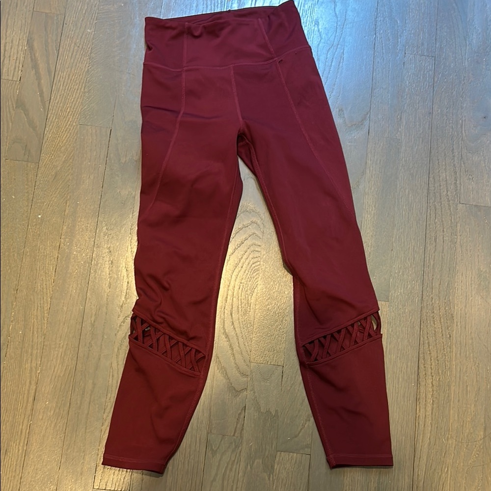 Nanette Lepore wine-red Leggings with Knee Ruching y.